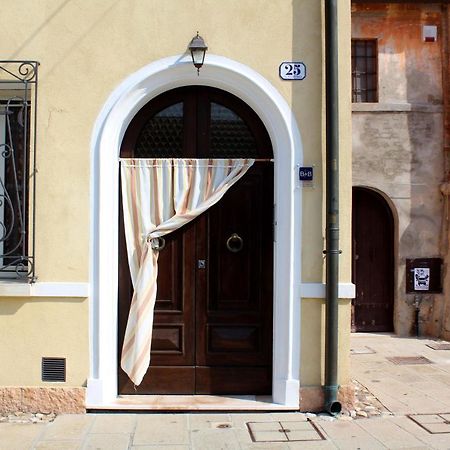 il Bed and Breakfast Porta del Carmine Comacchio Esterno foto