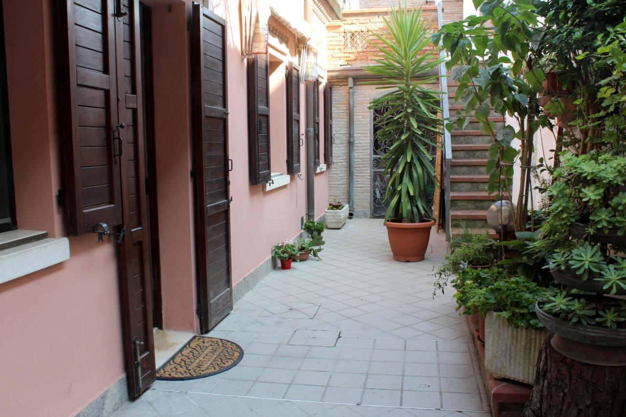 il Bed and Breakfast Porta del Carmine Comacchio Esterno foto