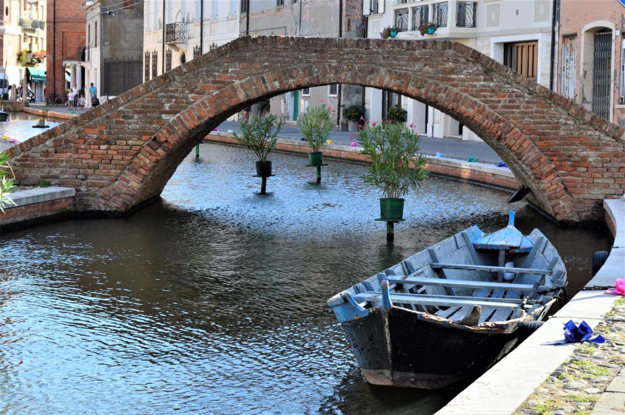 il Bed and Breakfast Porta del Carmine Comacchio Esterno foto