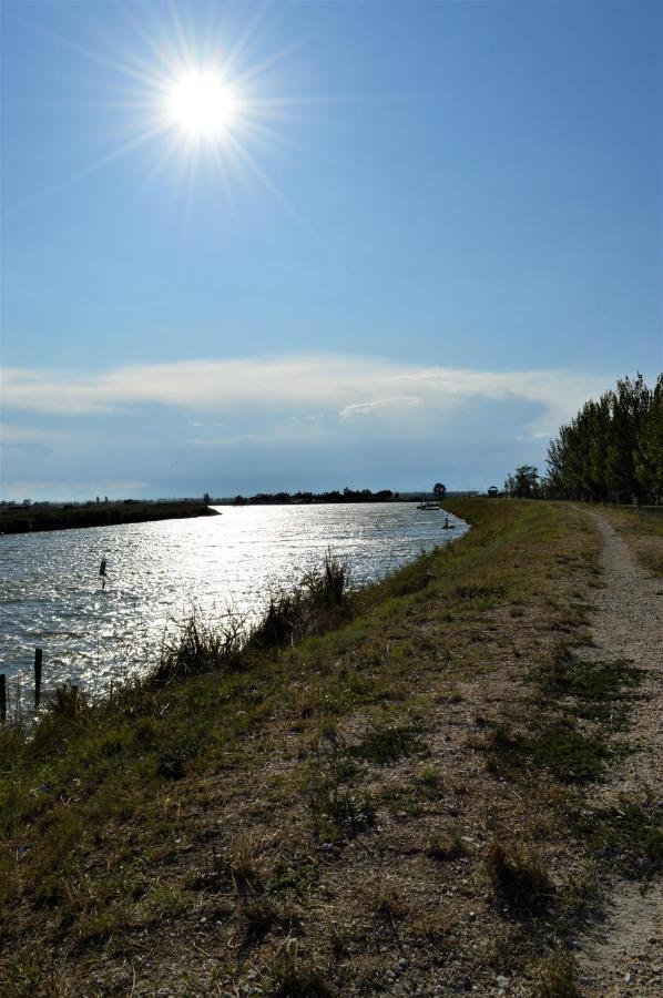 il Bed and Breakfast Porta del Carmine Comacchio Esterno foto